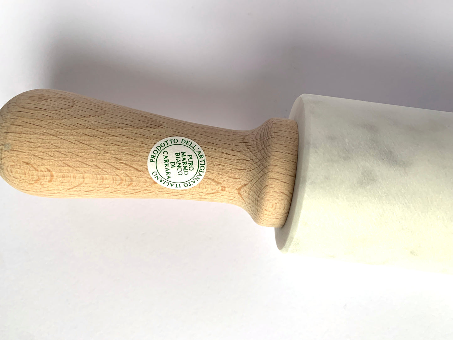 Mattarello in Marmo Bianco di Carrara (Lunghezza 52 cm) con manici in legno di faggio