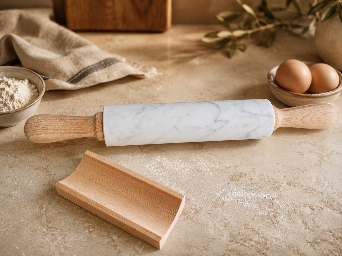 Rolling pin in white Carrara marble (length 47 cm) with beech wood handles