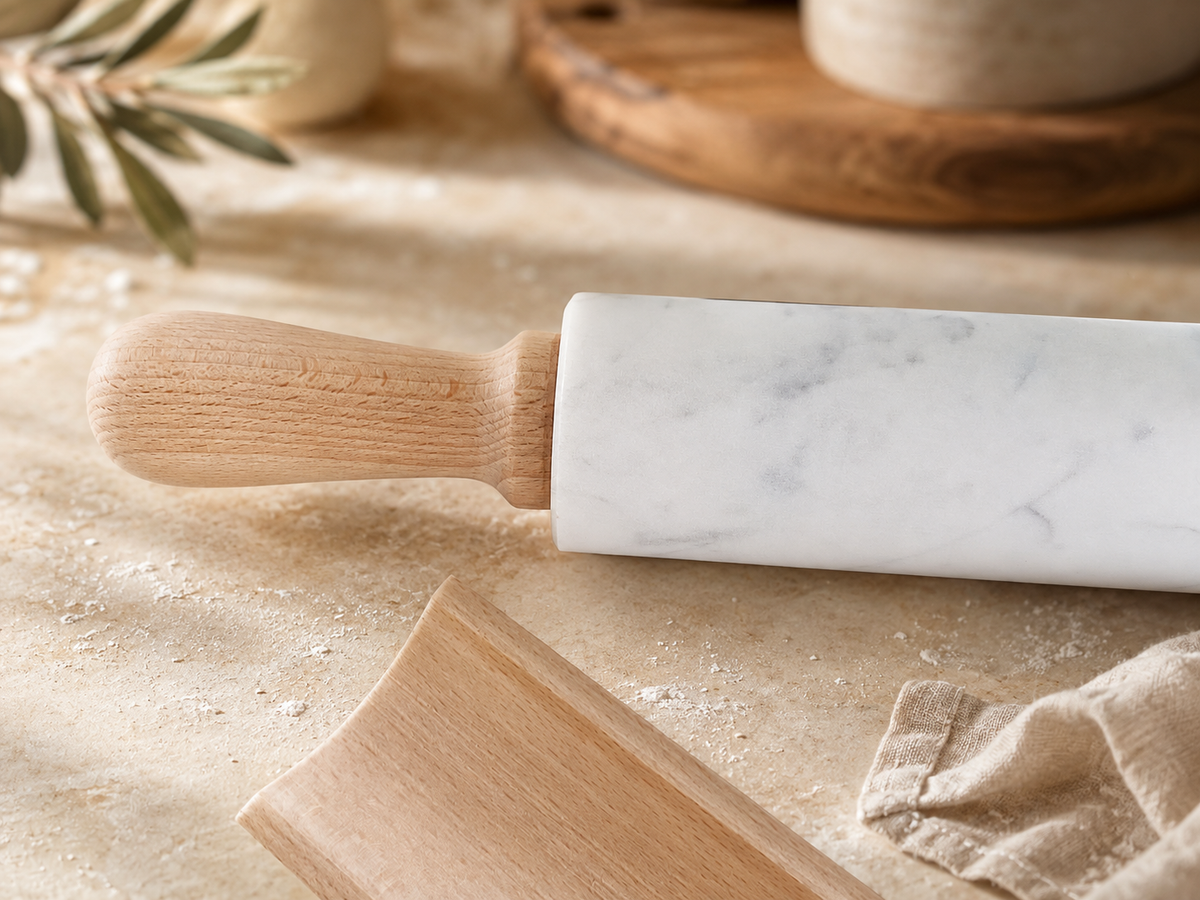 Rolling pin in white Carrara marble (length 47 cm) with beech wood handles