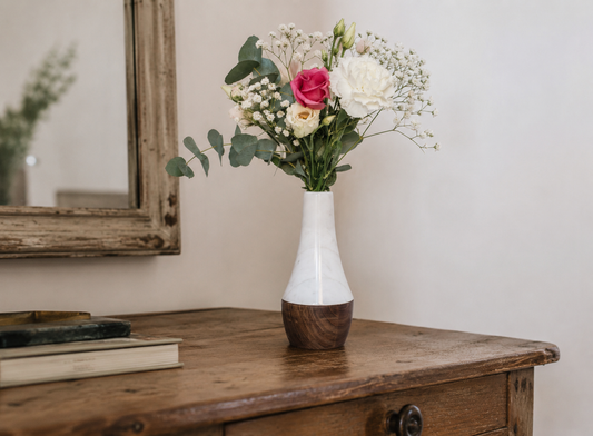 Decorative vase in Carrara marble and oak - Fiasco model