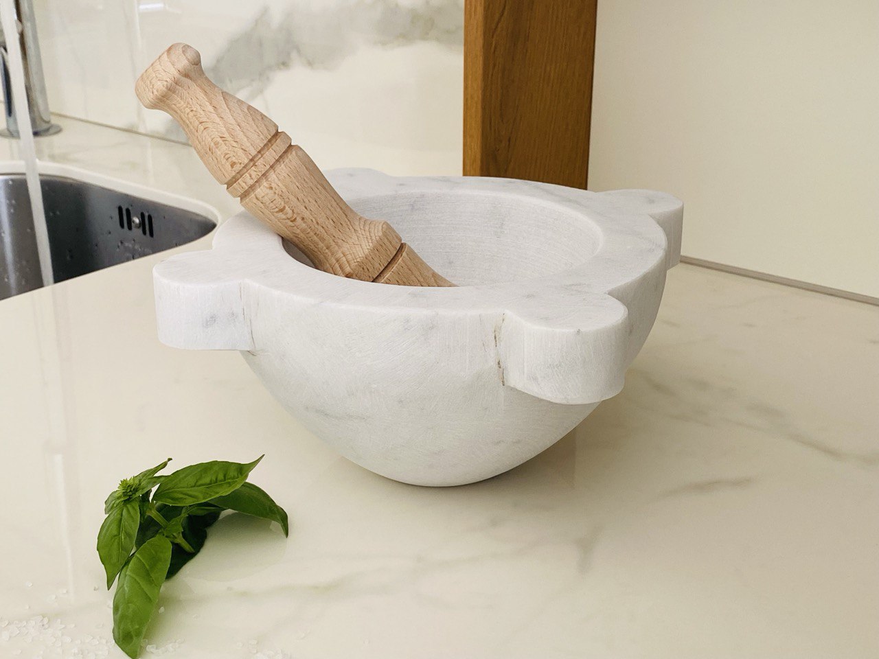 Mortar diameter 20 cm in White Carrara Marble with Beech Wood Pestle