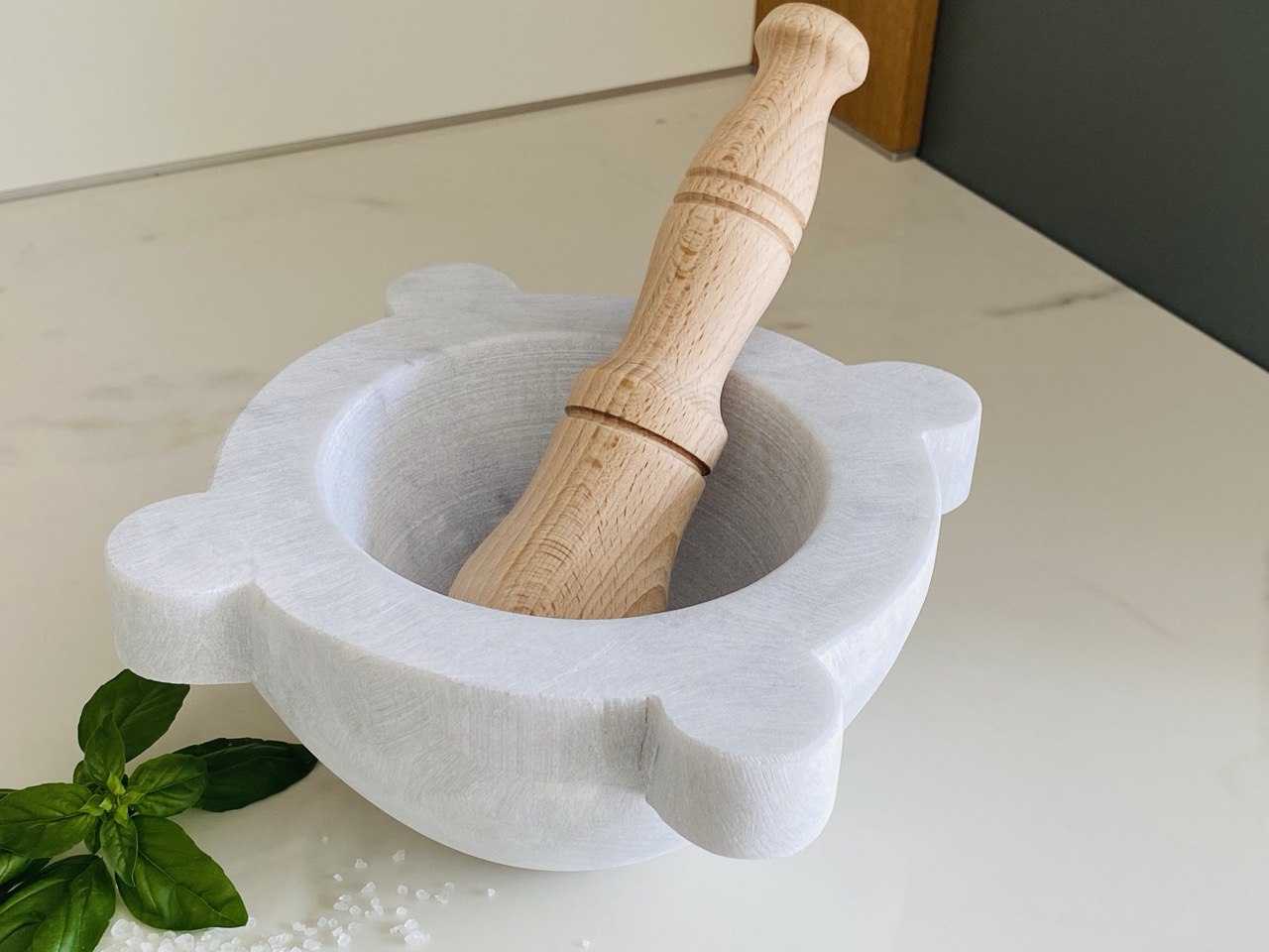 Mortaio diametro 18 cm in Marmo Bianco di Carrara con pestello in legno di Faggio