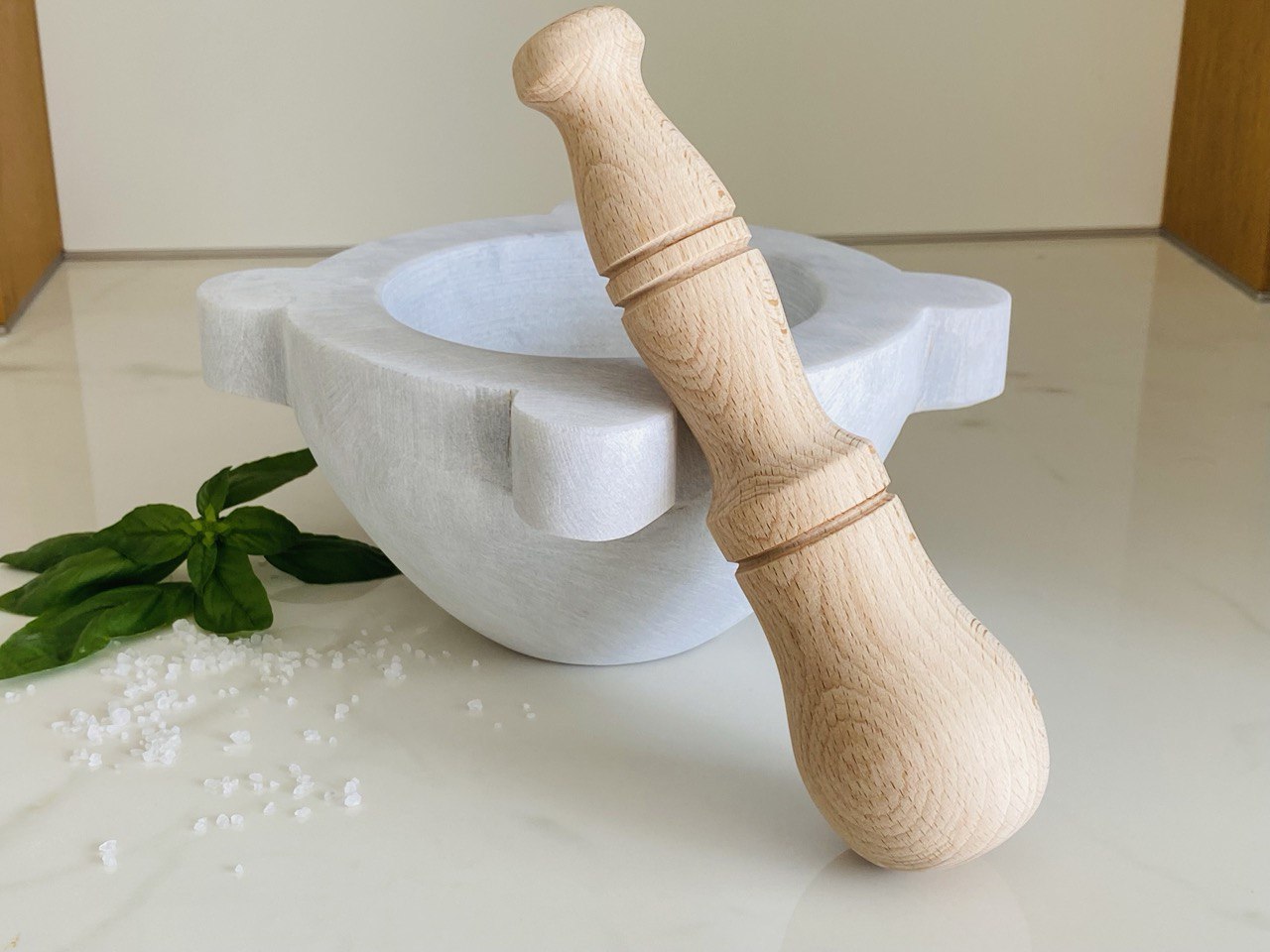 Mortaio diametro 18 cm in Marmo Bianco di Carrara con pestello in legno di Faggio