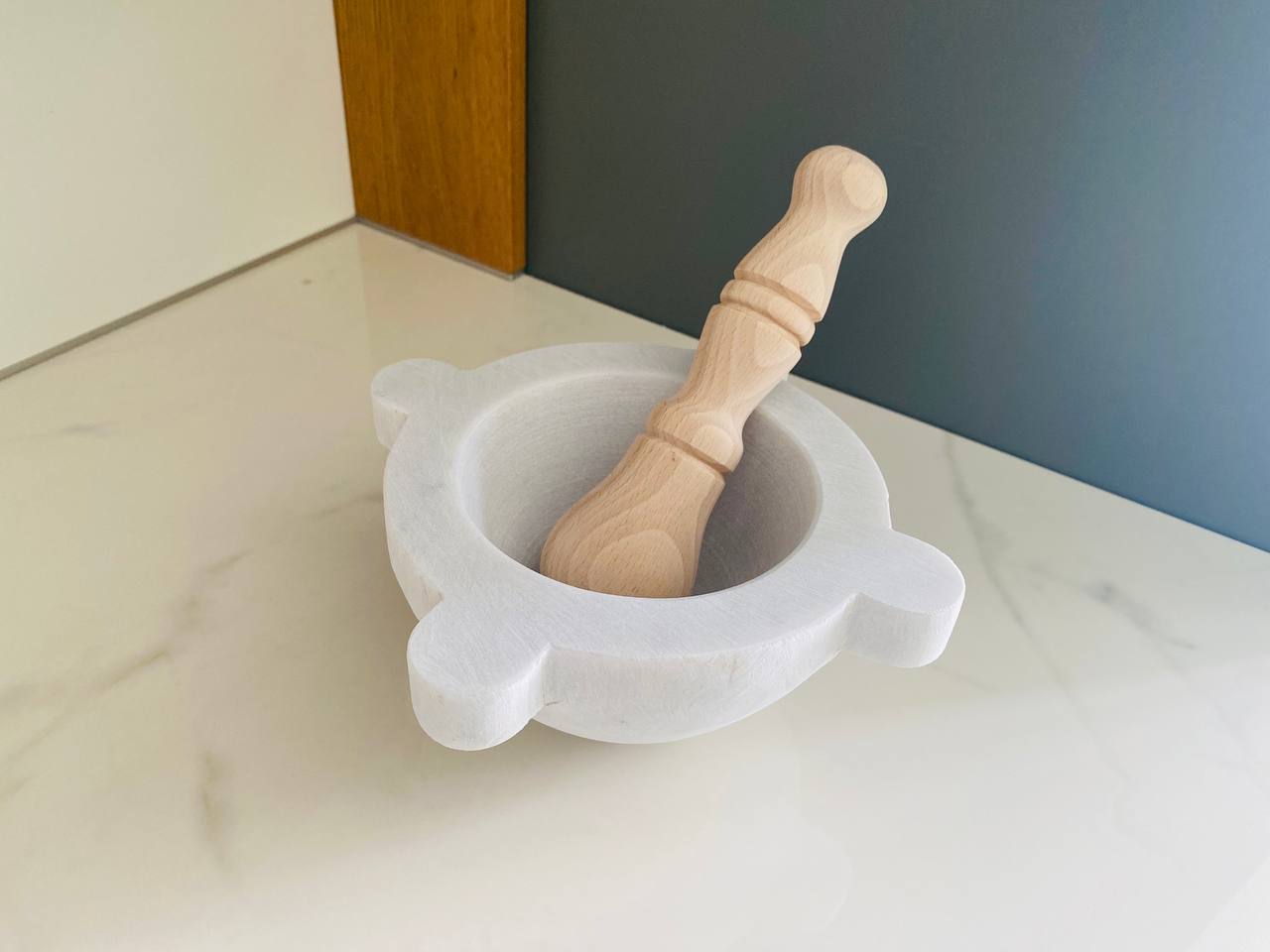 Mortaio diametro 16 cm in Marmo Bianco di Carrara con pestello in legno di Faggio
