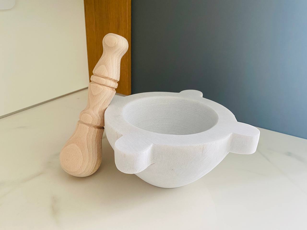 Mortaio diametro 16 cm in Marmo Bianco di Carrara con pestello in legno di Faggio
