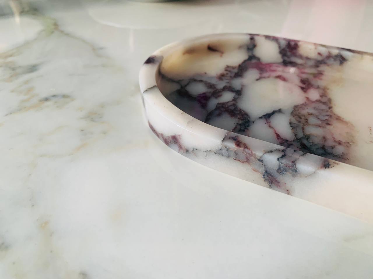 Vassoio in Marmo Naturale Calacatta Viola – Bianco con Venature Porpora – Eleganza nella Pietra, Regalo Perfetto per Matrimonio